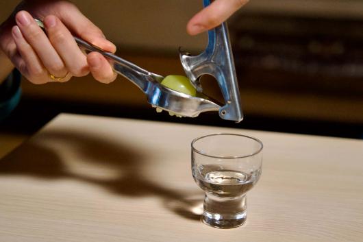 大阪最古の酒蔵「浪花酒造」で 地元特産フルーツを使った​ 日本酒カクテル作り体験​