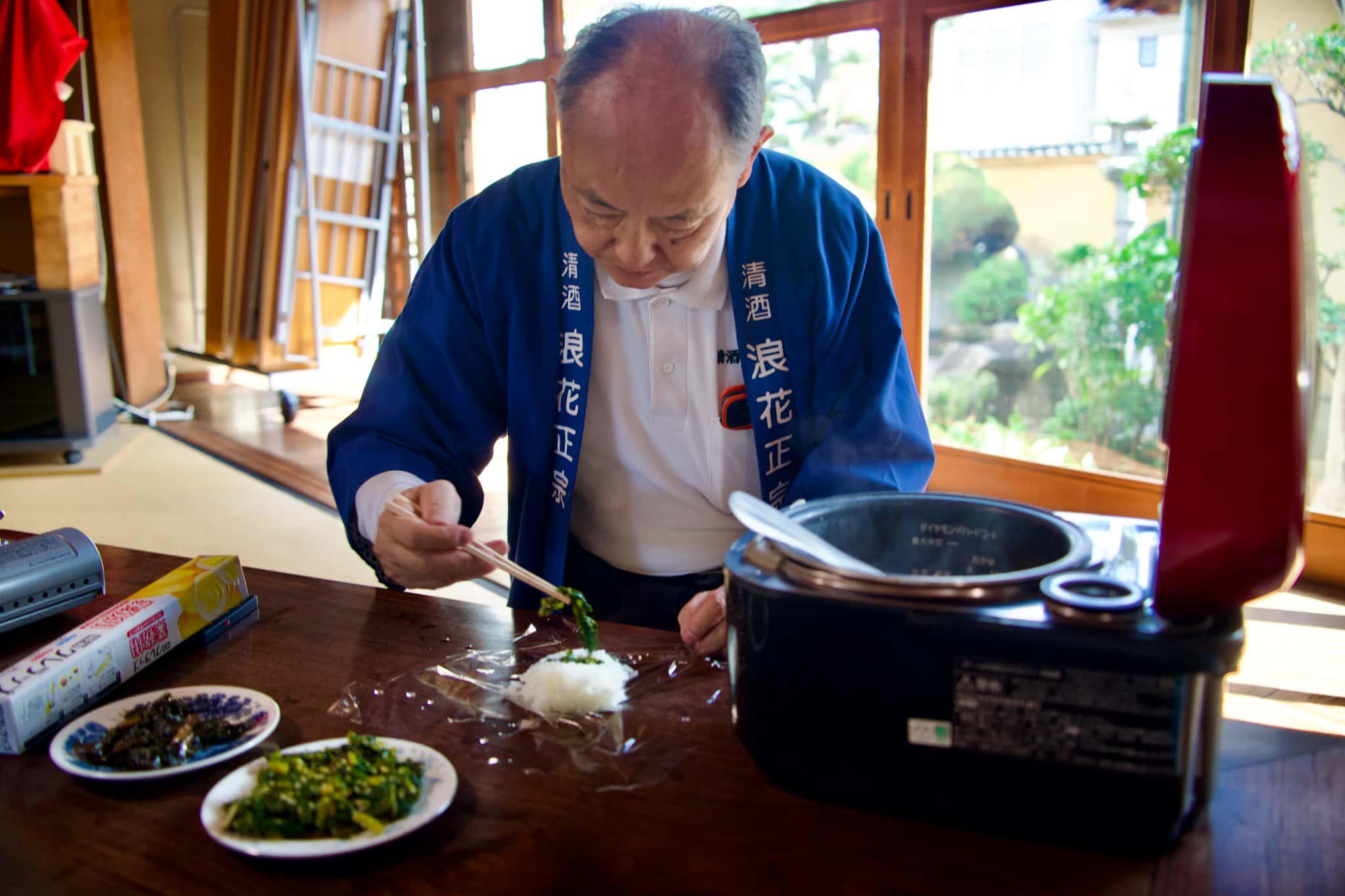 大阪最古の酒蔵「浪花酒造」で 蔵元と 酒米おにぎり作り体験